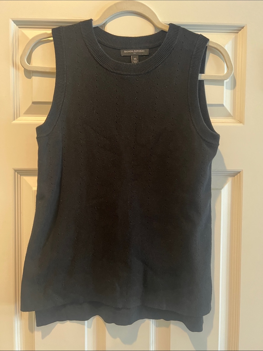 Banana Republic Factory Black Sleeveless Knit Shell Tank